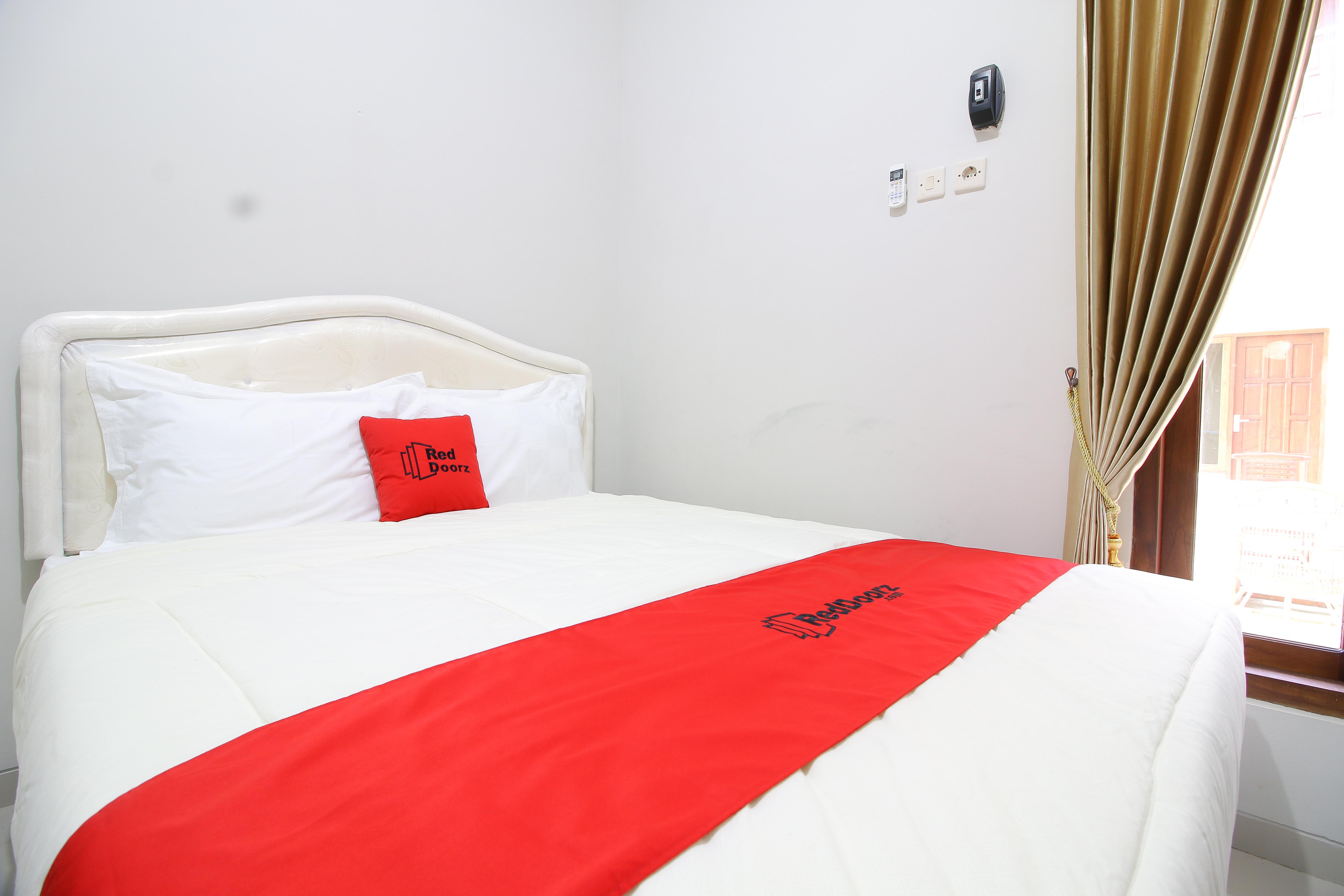 Reddoorz Plus Near Stie Ykpn Maguwo Exterior photo