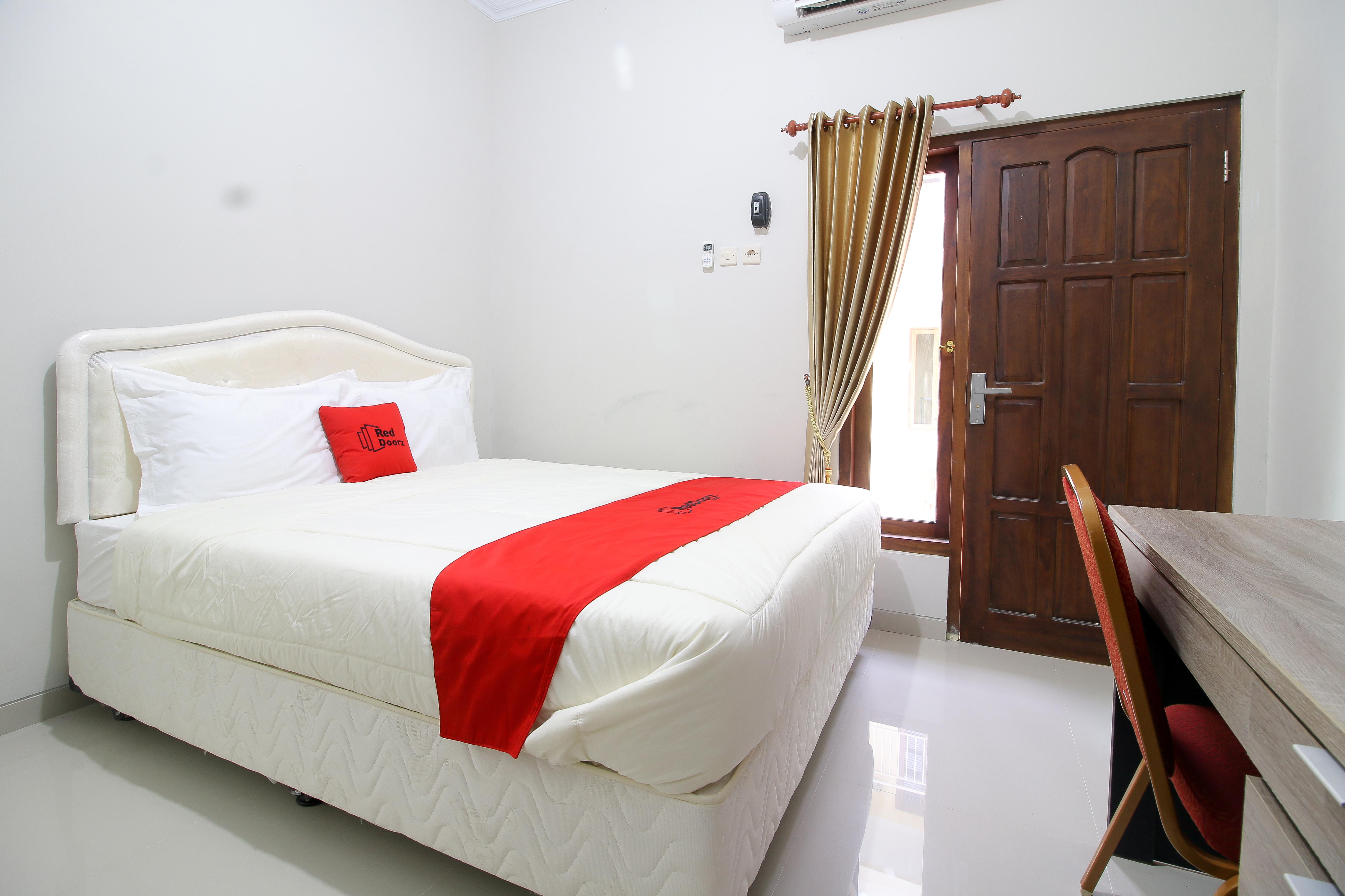 Reddoorz Plus Near Stie Ykpn Maguwo Exterior photo