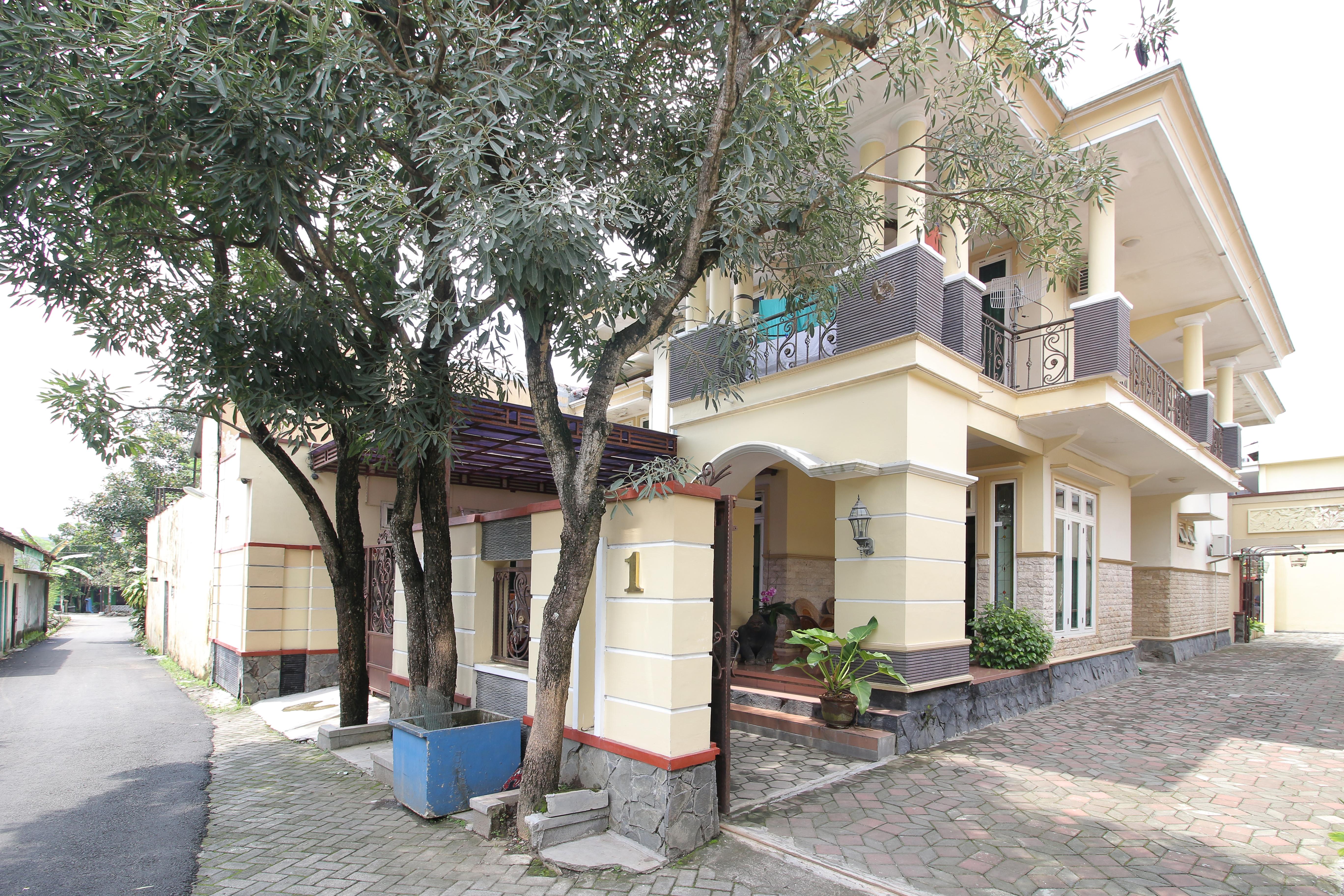 Reddoorz Plus Near Stie Ykpn Maguwo Exterior photo